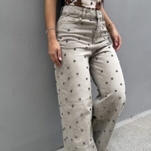 Jeans corte recto tachuelas