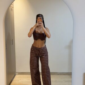 Jeans marrón tachuelas